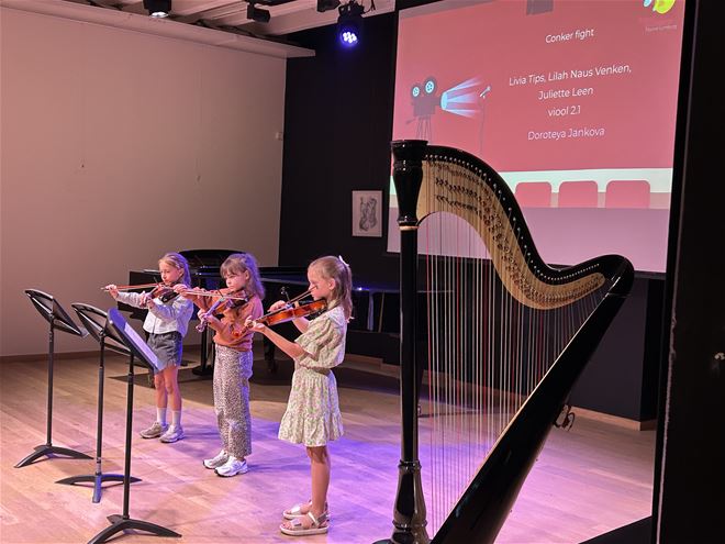 Tintelende Toonzaal tijdens twee toonmomenten